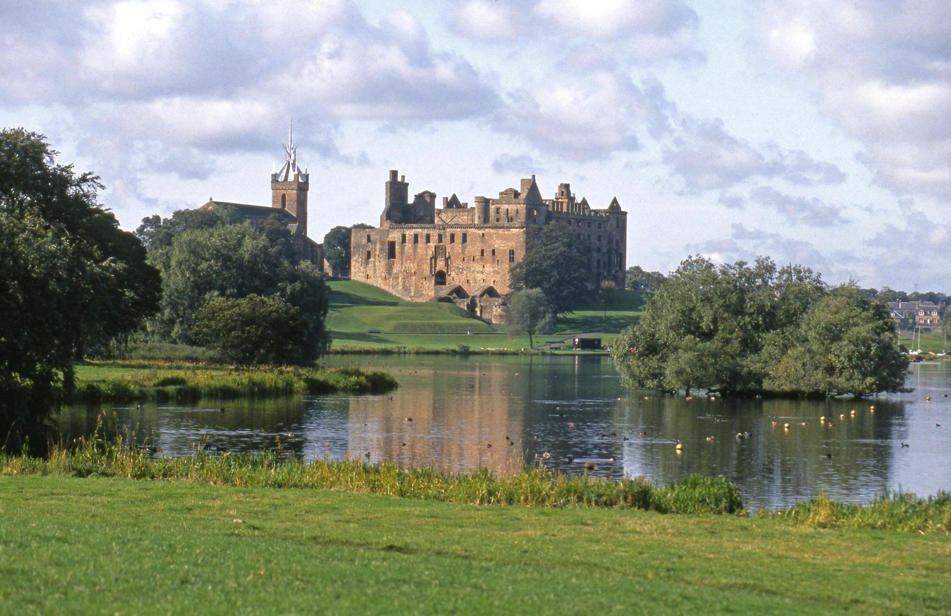 Linlithgow Loch & Palace